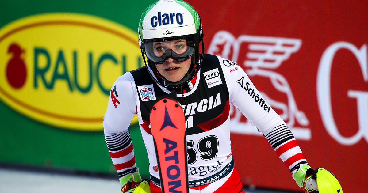 Michaela Dygruber schwingt im Zielbereich eines Weltcuprennens ab