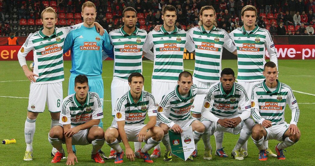 Teamfoto von Rapid Wien bei einer Europa League Partie