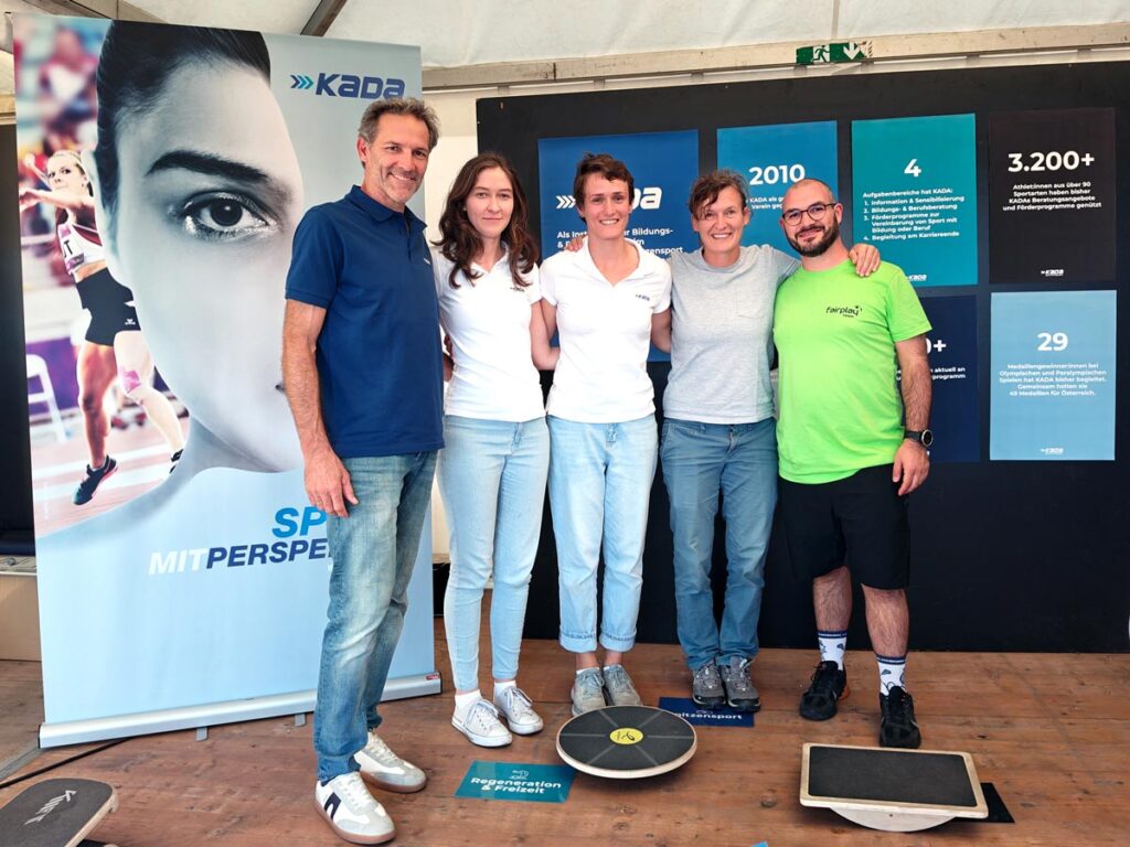 Gruppenfoto am Tag des Sports 2025 mit Teammitgliedern von KADA und fairplay