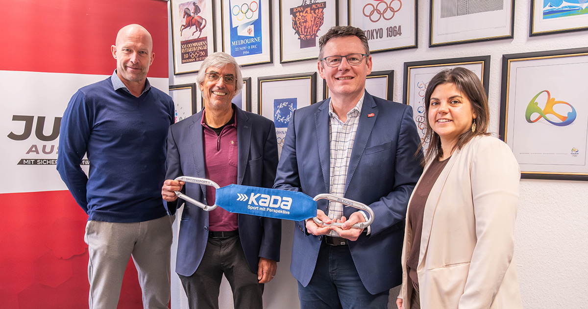 Nik Berger, Wolfgang Mayrhofer, Martin Poiger und Corina Korner posieren für ein Gruppenfoto