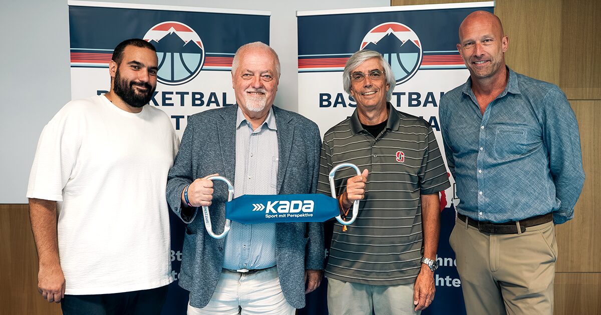 Gruppenfoto mit den Geschäftsführern und Präsidenten von Basketball Austria und KADA